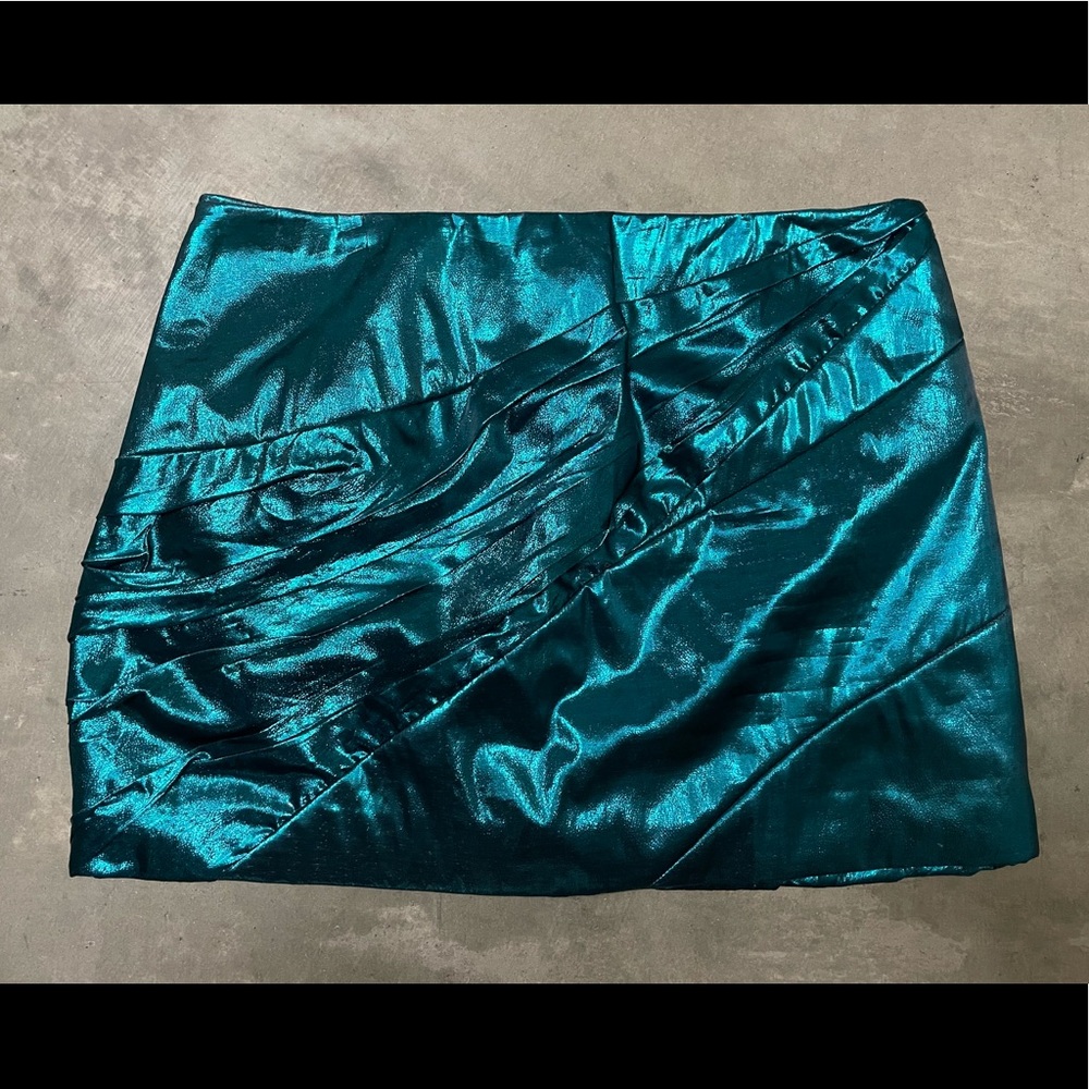 On Trend Metallic Green lame mini skirt 🪲✨